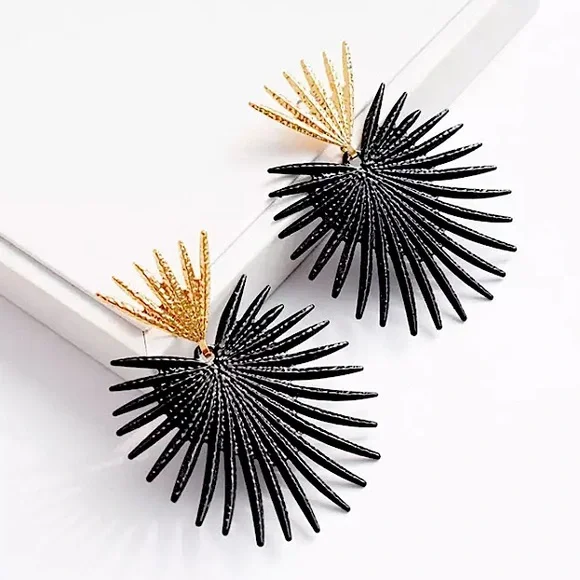 🔴𝟭𝟬/$𝟮𝟱🔴NEW Large Black Heart Drop Earrings - Picture 6 of 10